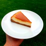 Cheesecake so slaným karamelom